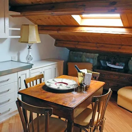 Inn La *